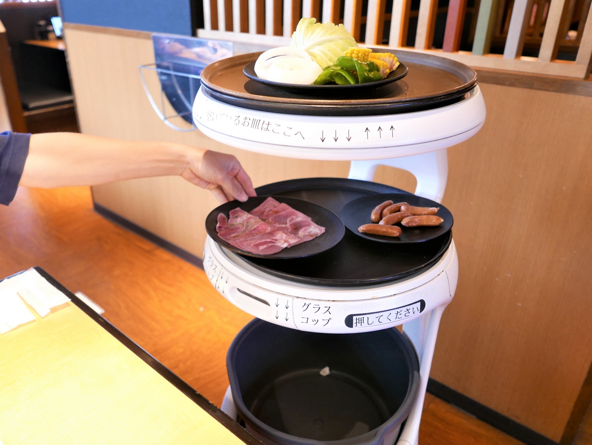 配膳ロボット（省力化補助金対象）